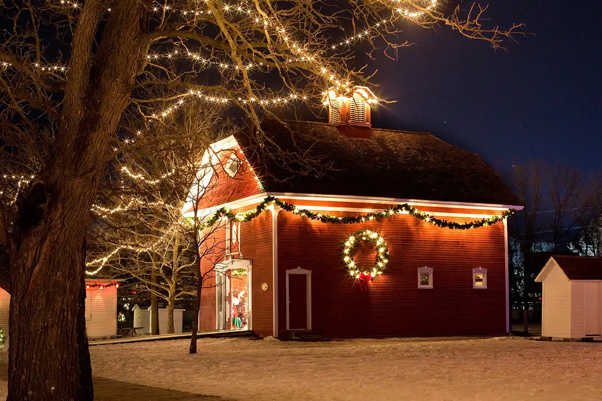 Top 4 Best Small Towns to Visit During the Holidays